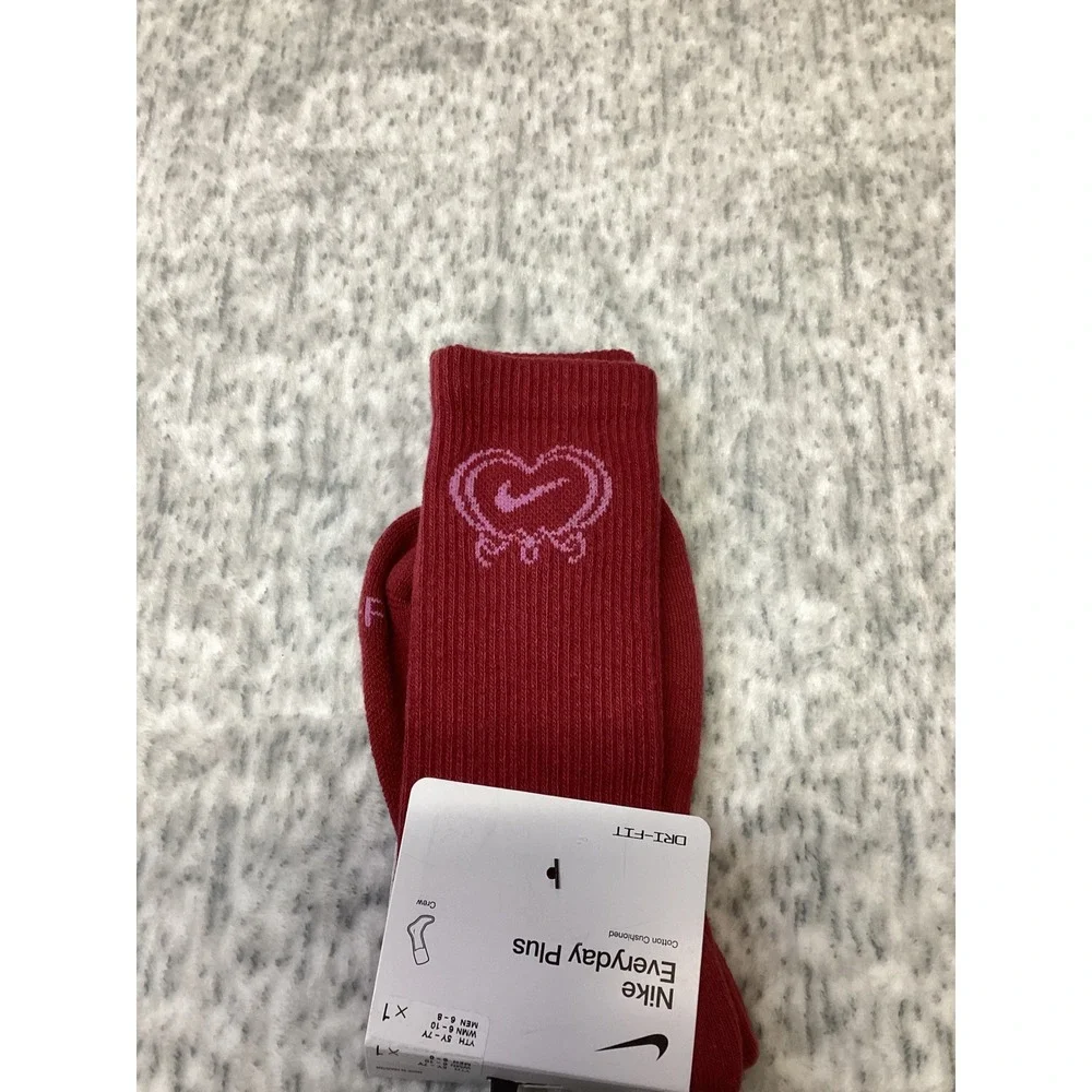 Nike Everyday Plus Cushioned Crew Socks Burgundy Heart Swoosh IH8626-613 M 6-10